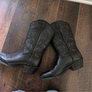 Ariat size 8C Heritage R Toe Western Boot